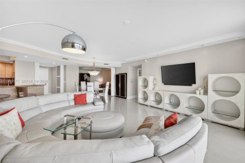 Condo in Pompano Beach, Florida, 3 bedrooms  № 2069483 - photo 10