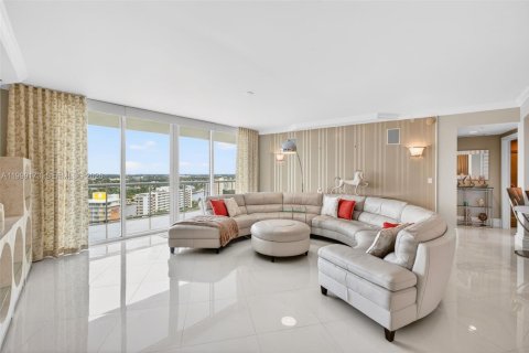 Condo in Pompano Beach, Florida, 3 bedrooms  № 2069483 - photo 12