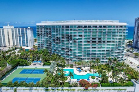 Condo in Pompano Beach, Florida, 3 bedrooms  № 2069483