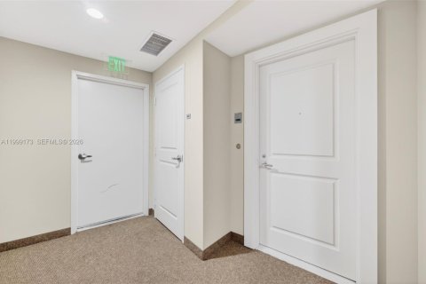 Condo in Pompano Beach, Florida, 3 bedrooms  № 2069483 - photo 3