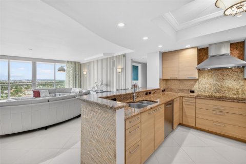 Condo in Pompano Beach, Florida, 3 bedrooms  № 2069483 - photo 14