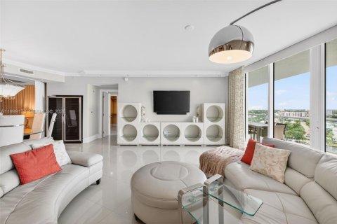 Condo in Pompano Beach, Florida, 3 bedrooms  № 2069483 - photo 9