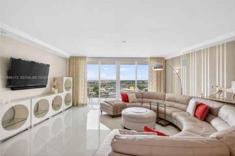 Condo in Pompano Beach, Florida, 3 bedrooms  № 2069483 - photo 8
