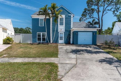 House in Largo, Florida 3 bedrooms, 143.07 sq.m. № 2093499