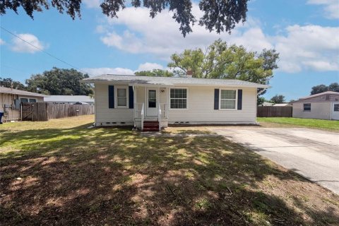 House in Dunedin, Florida 3 bedrooms, 104.05 sq.m. № 2294885