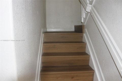 Adosado en venta en Doral, Florida, 4 dormitorios, 214.23 m2 № 2054962 - foto 11