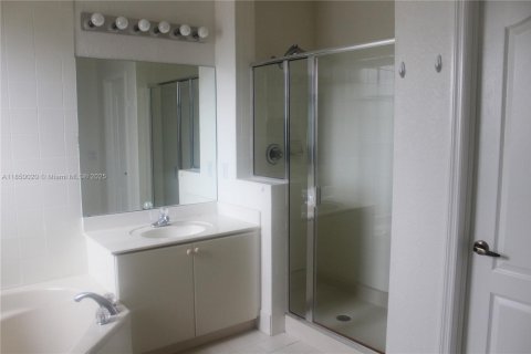 Adosado en venta en Doral, Florida, 4 dormitorios, 214.23 m2 № 2054962 - foto 17