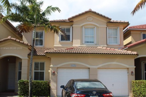 Adosado en Doral, Florida 4 dormitorios, 214.23 m2 № 2054962