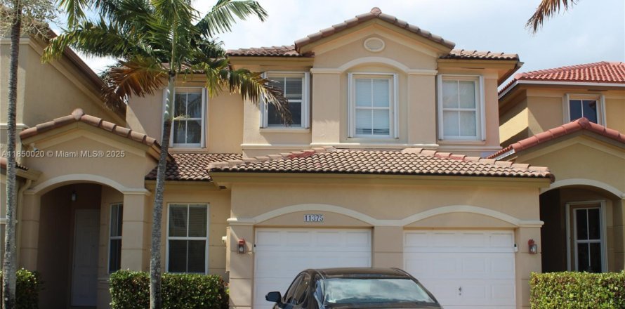 Adosado en Doral, Florida 4 dormitorios, 214.23 m2 № 2054962