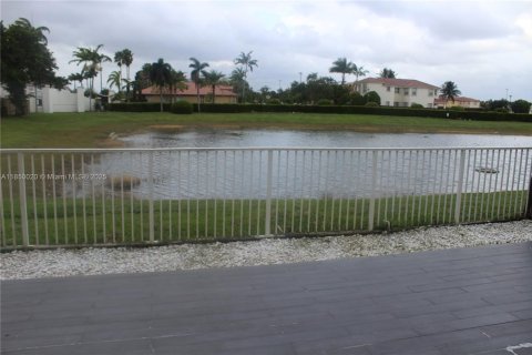 Adosado en venta en Doral, Florida, 4 dormitorios, 214.23 m2 № 2054962 - foto 21