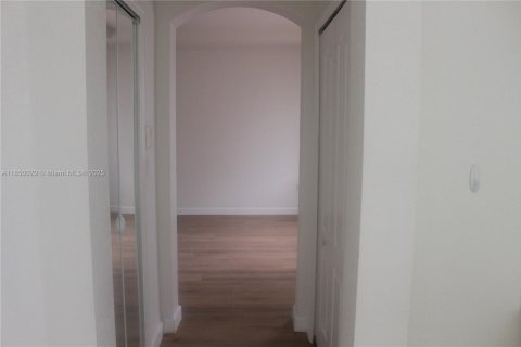 Adosado en venta en Doral, Florida, 4 dormitorios, 214.23 m2 № 2054962 - foto 16