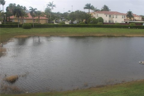 Adosado en venta en Doral, Florida, 4 dormitorios, 214.23 m2 № 2054962 - foto 22