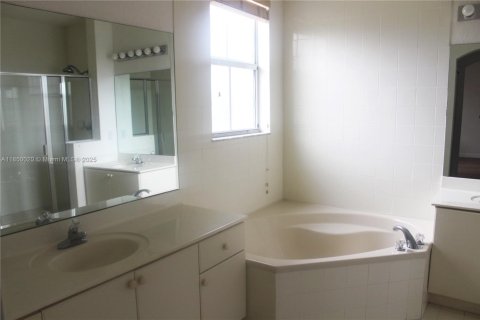 Adosado en venta en Doral, Florida, 4 dormitorios, 214.23 m2 № 2054962 - foto 18