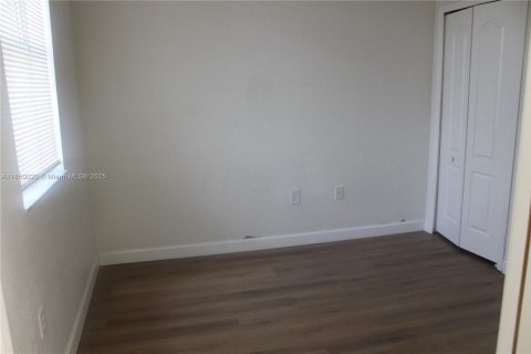 Adosado en venta en Doral, Florida, 4 dormitorios, 214.23 m2 № 2054962 - foto 19