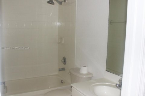 Adosado en venta en Doral, Florida, 4 dormitorios, 214.23 m2 № 2054962 - foto 10
