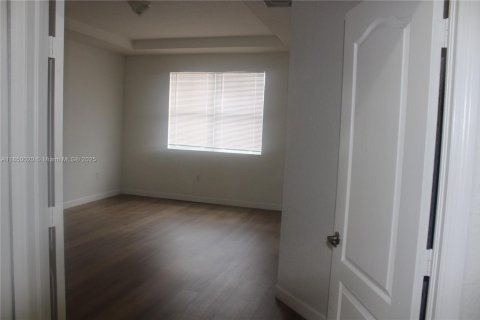 Adosado en venta en Doral, Florida, 4 dormitorios, 214.23 m2 № 2054962 - foto 14