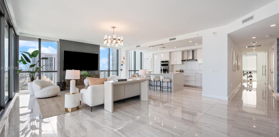 Condominio en Fort Lauderdale, Florida, 2 dormitorios № 2041110