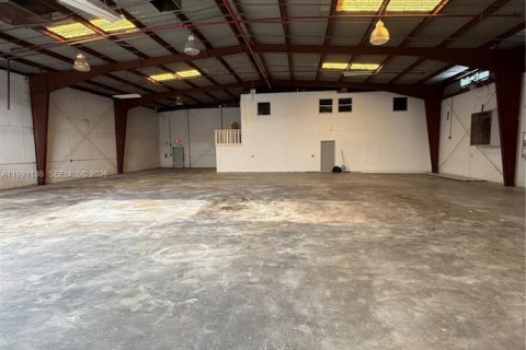 Commercial property in St. Lucie, Florida № 2057446 - photo 7