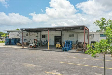 Commercial property in St. Lucie, Florida № 2057446 - photo 6