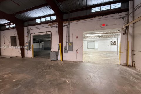 Commercial property in St. Lucie, Florida № 2057446 - photo 11