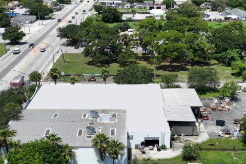 Commercial property in St. Lucie, Florida № 2057446 - photo 2