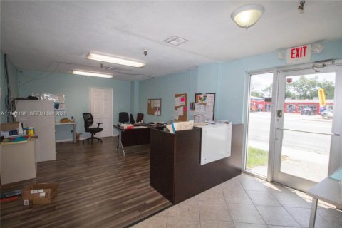 Commercial property in St. Lucie, Florida № 2057446 - photo 5