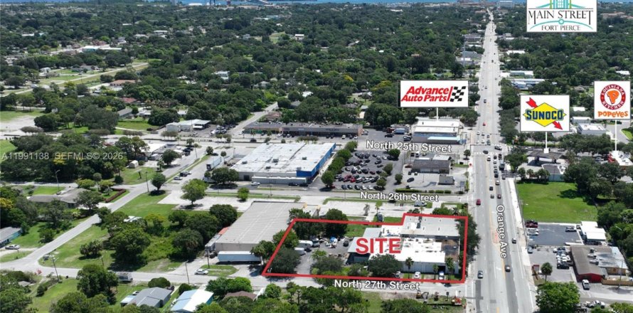 Commercial property in St. Lucie, Florida № 2057446