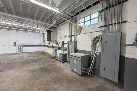 Commercial property in St. Lucie, Florida № 2057446 - photo 9