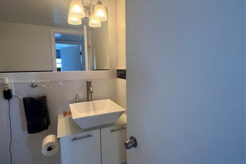 Condominio en venta en Miami Beach, Florida, 1 dormitorio, 79.43 m2 № 1871864 - foto 11