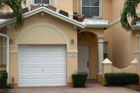 Touwnhouse à louer à Miami, Floride: 3 chambres, 148.83 m2 № 1850738 - photo 1