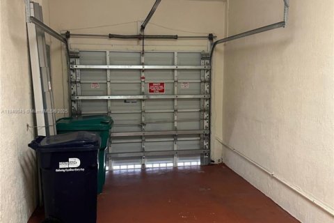 Touwnhouse à louer à Miami, Floride: 3 chambres, 148.83 m2 № 1850738 - photo 4