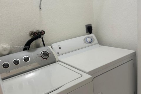 Touwnhouse à louer à Miami, Floride: 3 chambres, 148.83 m2 № 1850738 - photo 22