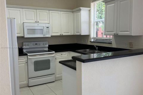Touwnhouse à louer à Miami, Floride: 3 chambres, 148.83 m2 № 1850738 - photo 8