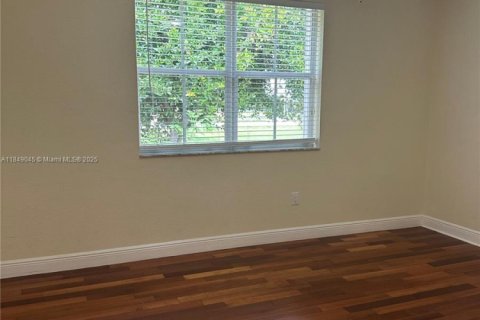 Touwnhouse à louer à Miami, Floride: 3 chambres, 148.83 m2 № 1850738 - photo 15