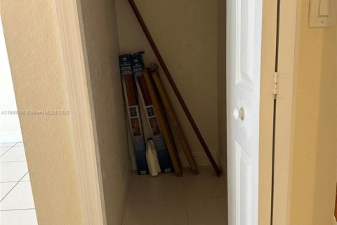 Touwnhouse à louer à Miami, Floride: 3 chambres, 148.83 m2 № 1850738 - photo 6