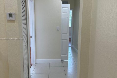 Touwnhouse à louer à Miami, Floride: 3 chambres, 148.83 m2 № 1850738 - photo 21