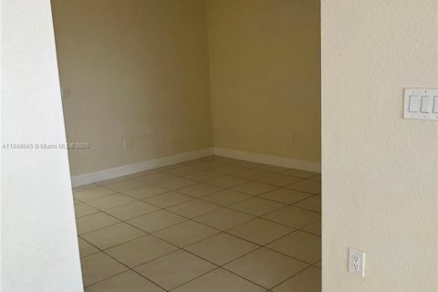 Touwnhouse à louer à Miami, Floride: 3 chambres, 148.83 m2 № 1850738 - photo 11