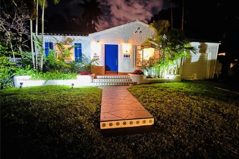 Casa en venta en Miami, Florida, 3 dormitorios № 1811477 - foto 1