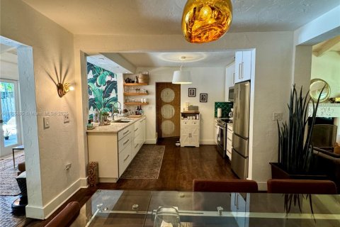 Casa en venta en Miami, Florida, 3 dormitorios № 1811477 - foto 2