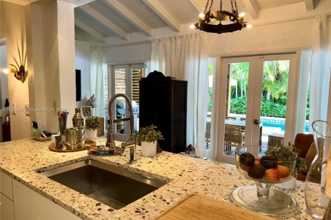 Casa en venta en Miami, Florida, 3 dormitorios № 1811477 - foto 5