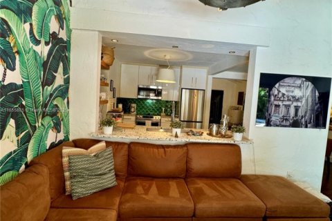 Casa en venta en Miami, Florida, 3 dormitorios № 1811477 - foto 11