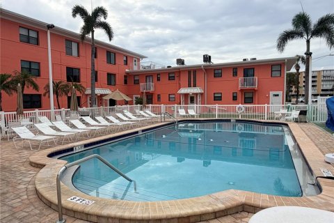 Copropriété à vendre à Saint Pete Beach, Floride: 2 chambres, 72.46 m2 № 2395591 - photo 4
