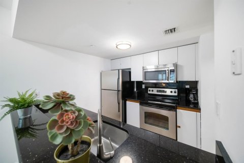 Купить кондоминиум в Майами-Бич, Флорида 4 комнаты, 52.95м2, № 2183058 - фото 4