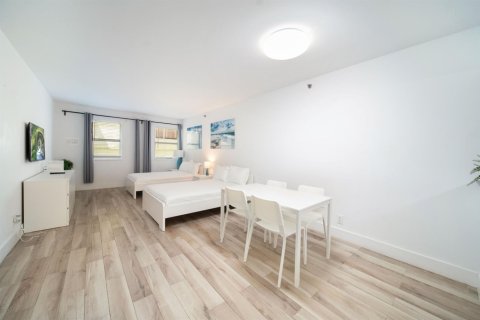 Купить кондоминиум в Майами-Бич, Флорида 4 комнаты, 52.95м2, № 2183058 - фото 11