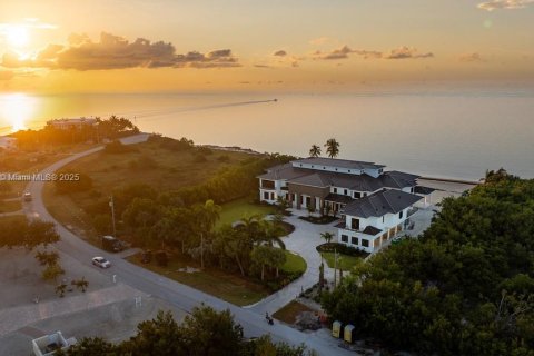 House in Marathon, Florida 9 bedrooms, 1743.13 sq.m. № 1811146 - photo 9