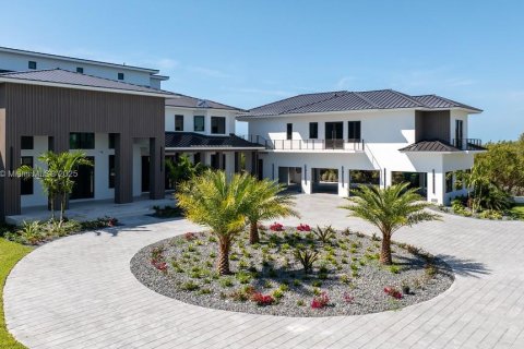 House in Marathon, Florida 9 bedrooms, 1743.13 sq.m. № 1811146 - photo 14