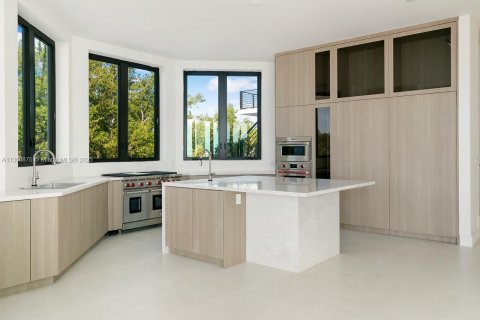 House in Marathon, Florida 9 bedrooms, 1743.13 sq.m. № 1811146 - photo 28