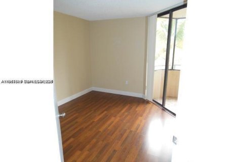 Condo in Miami, Florida, 2 bedrooms № 2081416 - photo 4