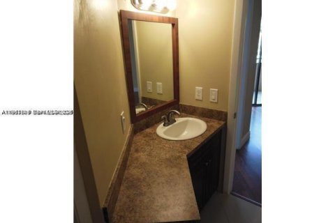 Condo in Miami, Florida, 2 bedrooms № 2081416 - photo 6