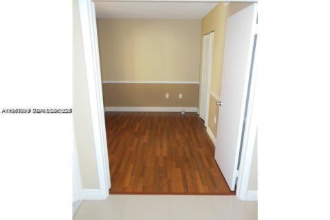Condo in Miami, Florida, 2 bedrooms № 2081416 - photo 8